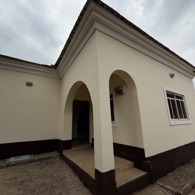 Well Maintained 2 Bedroom Detached Bungalow in a Serene Neighborhood