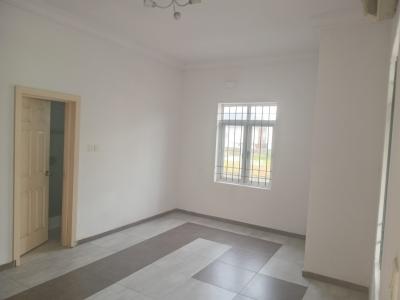 Spacious Miniflat Upstairs with 2 Balconies, Fitted Kitchen, 2 Toilets