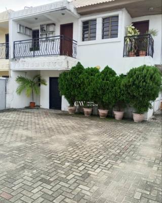 Commercial 5-Bedroom Semi-Detached in Lekki