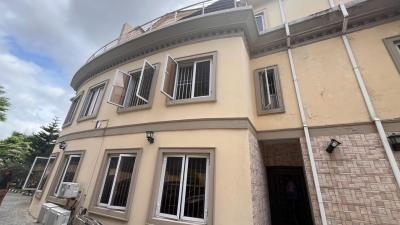 Luxury 4-Bedroom Terraced Duplex with BQ.