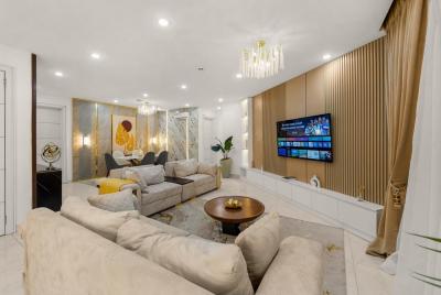 Exquisite 3 Bedroom Apartment