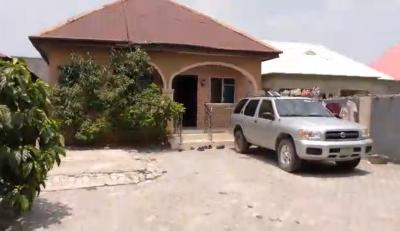 Fully Detached Bungalow House with a Shop