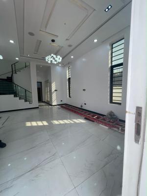 Exquisite 5 Bedroom Detached House with a Pool and BQ