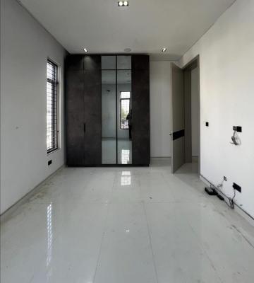 Newly Built 5 Bedroom Detached House with a Room BQ and Swimming Pool