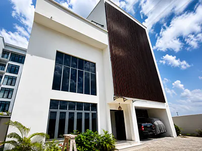 Contemporary 5 Bedroom Detached House