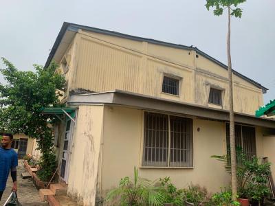 Spacious 4 Bedroom Semi-Detached House + 2 Rooms BQ.