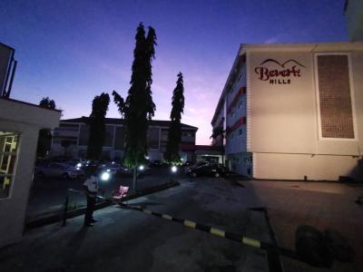 Beverly Hills Hotel in GRA, PHC