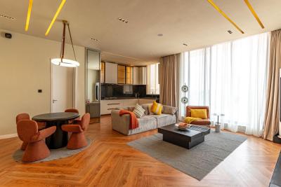 Luxury Two Bedroom with Gym, Pool, PS5 and Other Beautiful Amenties