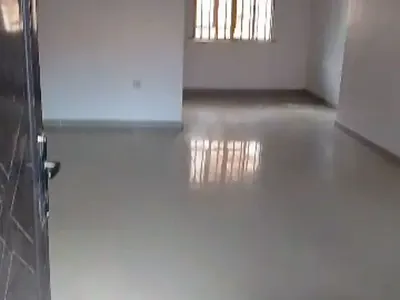 Tastefully Built Spacious Clean 3 Bedroom Flat Upstairs