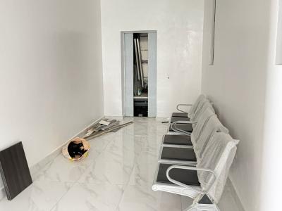 Contemporary 2 Bed Apartment with Elevator, Pool & Gym ️