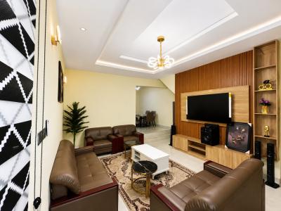 4 Bedrooms Semi Detached Duplex