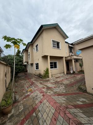 4 Bedrooms Semi Detached House