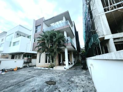A Fully Detached Luxury 5 Bedroom House Plus 1 Room Service Quarters.