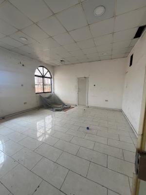 Extra Large Office/Shop Space Close to the Expressway