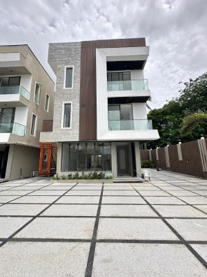 Amazing Spacious Luxury 4 Bedroom Fully Detached Duplex with 2 BQS