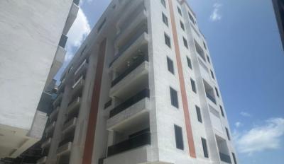 Luxury 4 Bedroom Maisonette with Swimming Pool & Gym