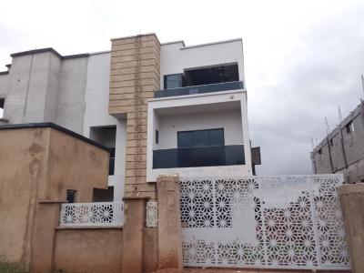 5 Bedroom Semi-Detached House with Sit Out Penthouse.