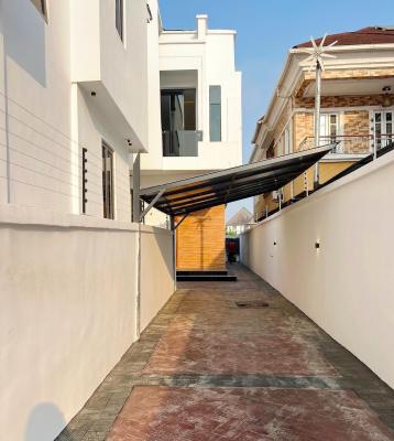 Contemporary 5 Bedroom Fully Detached Duplex