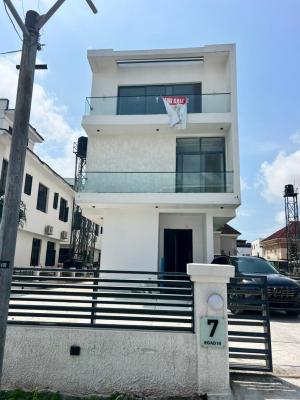 Spacious 4 Bedroom Detached with Pool, BQ, Rooftop Terrace & 8 Cars