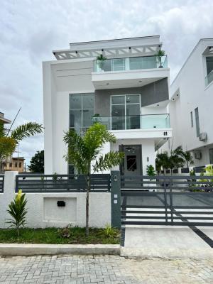 Contemporary 5 Bedroom Detached with Pool, Office/Study, Cinema, Gym,