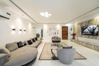 Luxury 3-Bedroom Apartment with City View + Swimming Pool