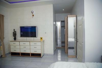Fully Furnished 4 Bedroom Semi Detached