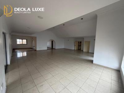 A Very Massive 4 Bedroom Pent House - Perfect for Living or Business