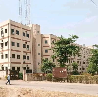 Building Complex of 400 Offices
