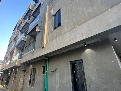 New Studio Apartment with Rooftop Lounge, Laundromat, Solar & Wifi.