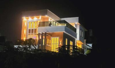 Exquisite 6 Bedroom Fully Detached House