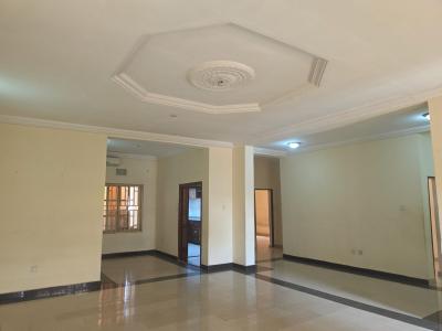 Massive Luxurious 3-Bedroom Flat -- 1st Floor, Ready to Move in!
