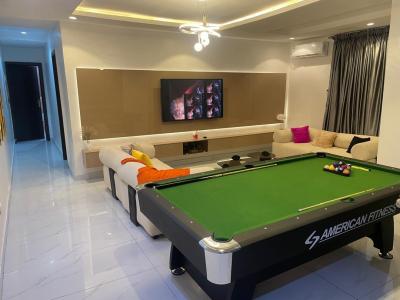 Luxury 2-Bedroom Apartment with Pool and Gym