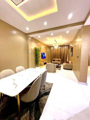 Luxury 2-Bedroom Apartment with Pool and Gym