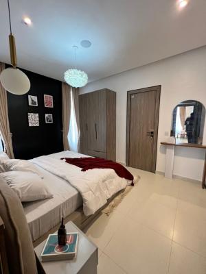 Elegant 2 Bed Apartment with Pool, Elevator, Gym.