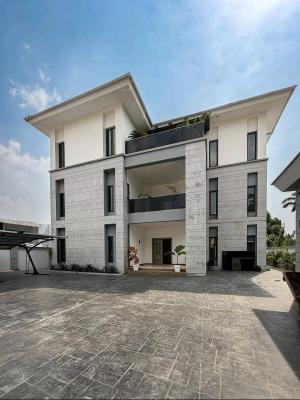 This Stunning 7-Bedroom Detached Sits on a Massive 1300SQM