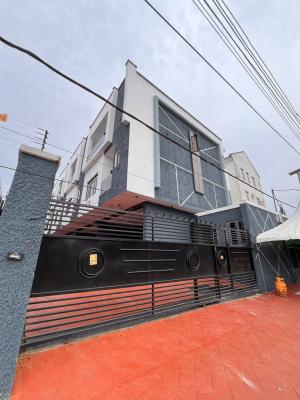 Deluxe 4 Bed Terraced Triplex in a Gated Neighborhood