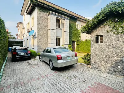 Very Nice Semi Detached Duplex