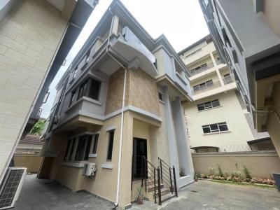 Luxury 5-Bedroom Detached Duplex.