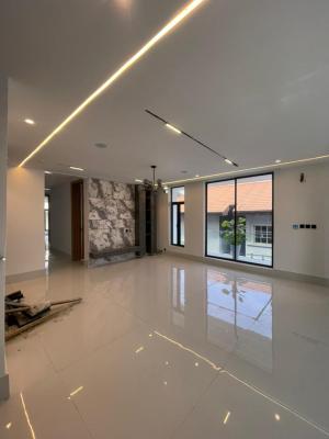 Contemporary 5 Bedroom Fully Detached Duplex