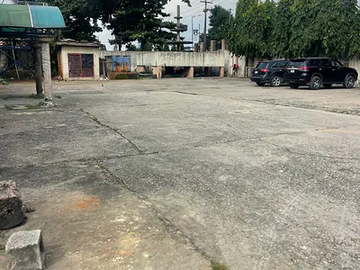 A Very Big Warehouse