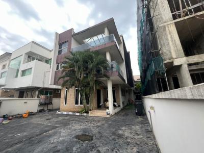 Fully Detached Luxury 5 Bedroom House BQ Large Car Park Space
