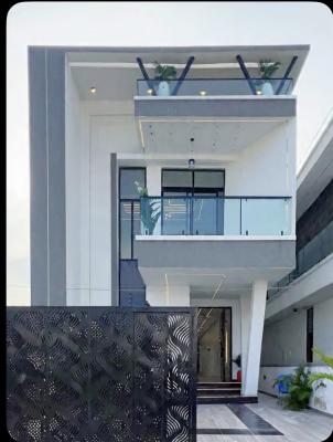 Massive 5 Bedroom Detached Duplex