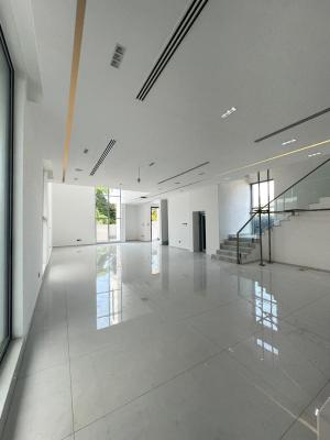 Luxurious 5bed Duplex with Pool & Gym