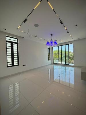 Luxurious 5 Bedroom Detached House with BQ and Study