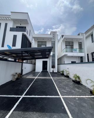 5 Bedroom Detached Duplex