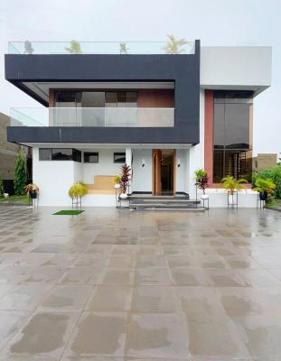 Luxury 5 Bedroom Fully Detached with Rooftop Terrace
