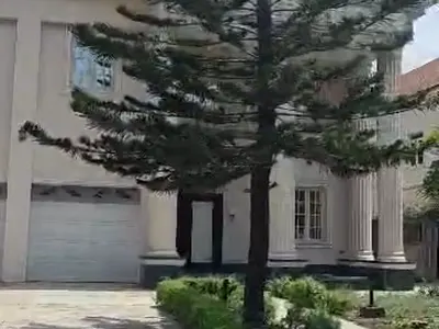 6 Bedroom Detached House with Two Bedrooms Boys Quarter