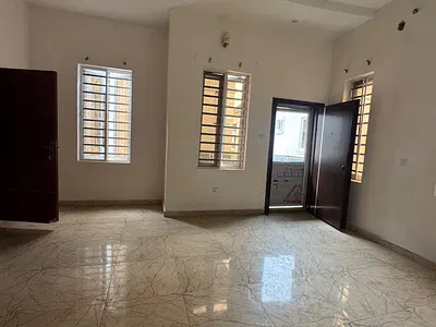 Good Deal, Spacious, Nice Luxury 4 Bedroom Distress Duplex
