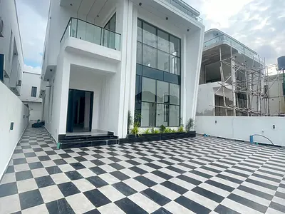 Lovely 5 Bedroom Fully Detached Duplex + BQ, Pool, Gym