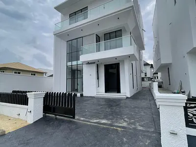 Luxury 5 Bedroom Fully Detached Duplex + BQ, Pool, Cinema